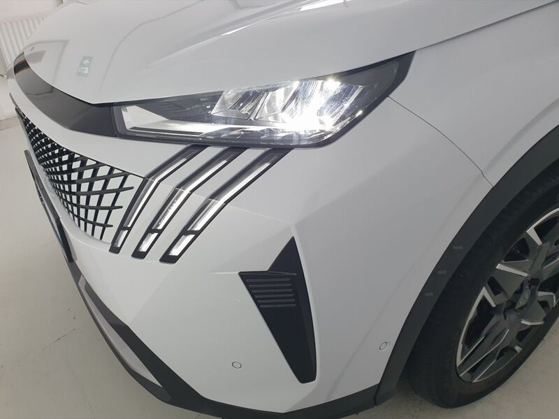 More views of Peugeot 3008