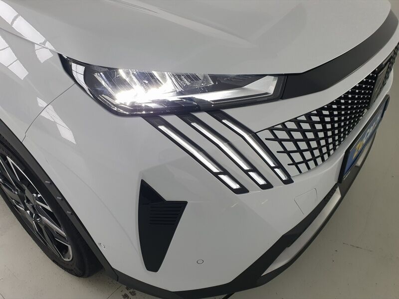 More views of Peugeot 3008