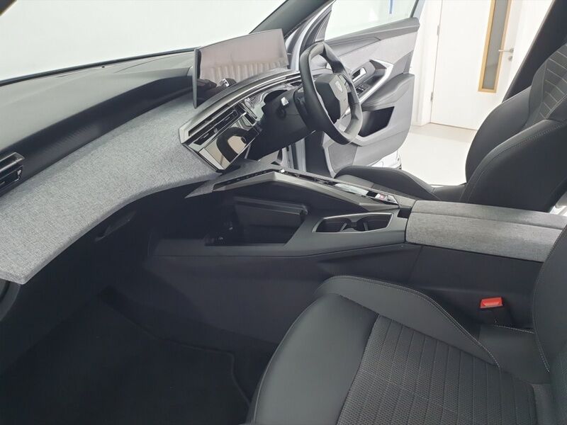 More views of Peugeot 3008