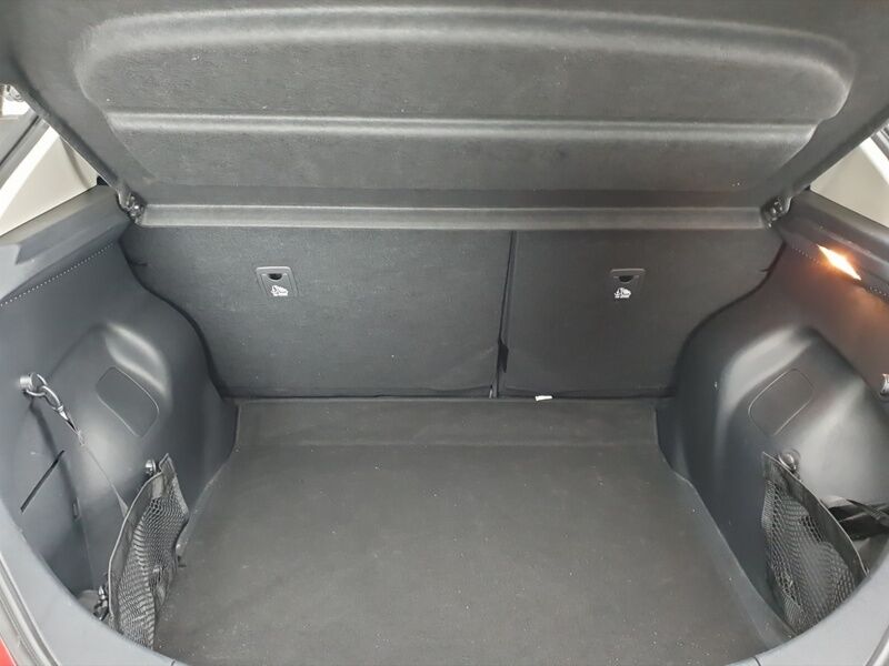 More views of Nissan Leaf