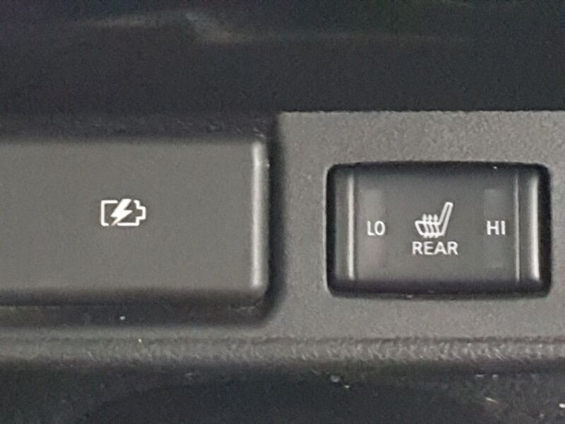 More views of Nissan Leaf