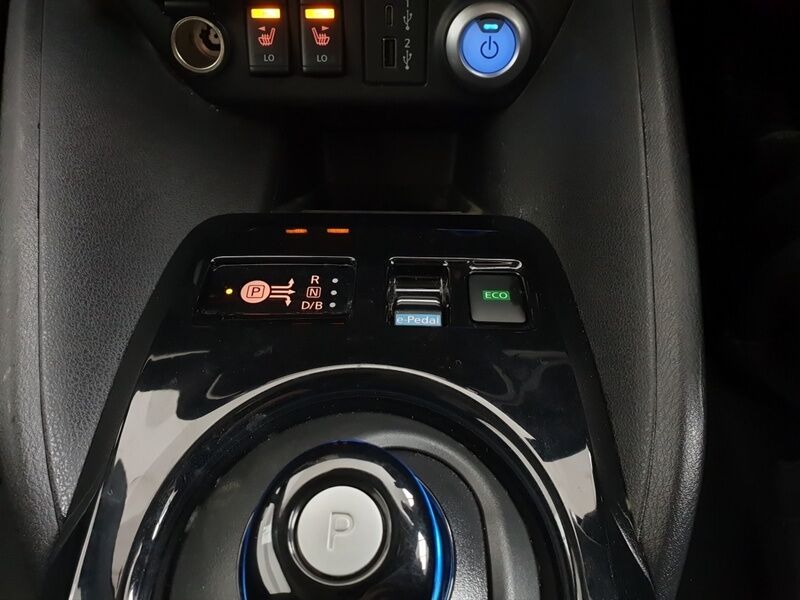 More views of Nissan Leaf