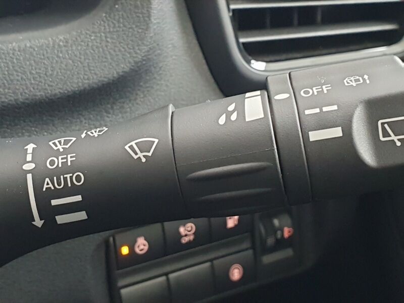 More views of Nissan Leaf