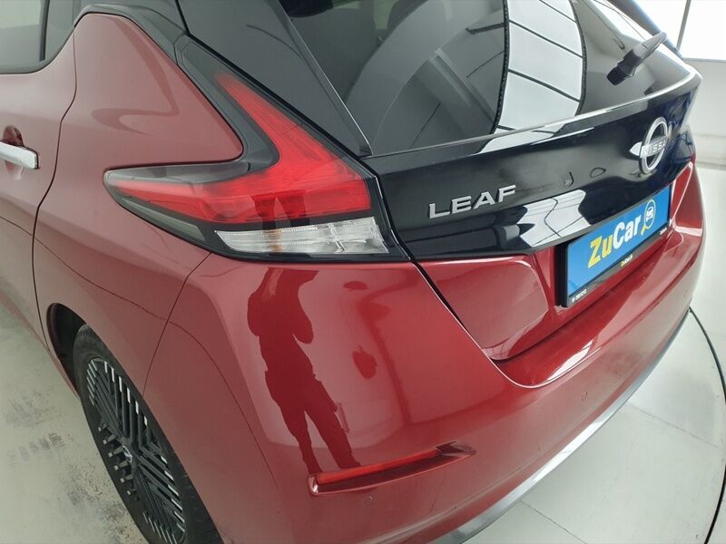 More views of Nissan Leaf