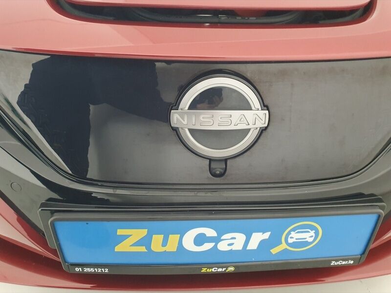 More views of Nissan Leaf