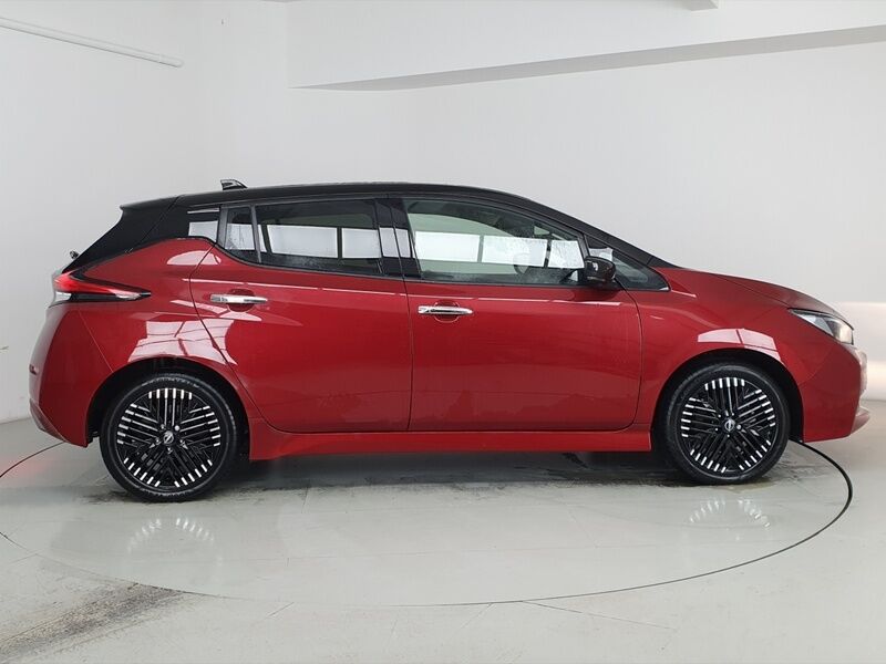 More views of Nissan Leaf