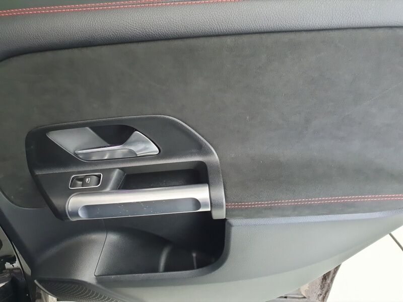 More views of Mercedes-Benz GLB