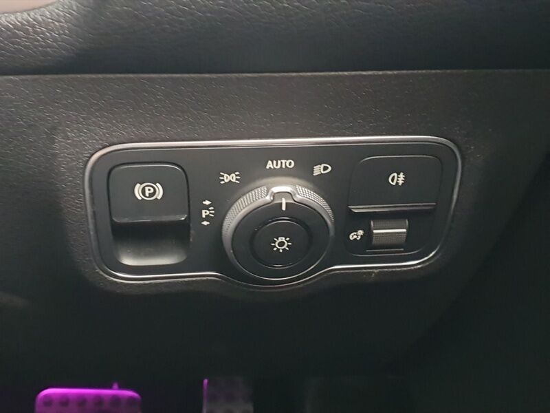 More views of Mercedes-Benz GLB