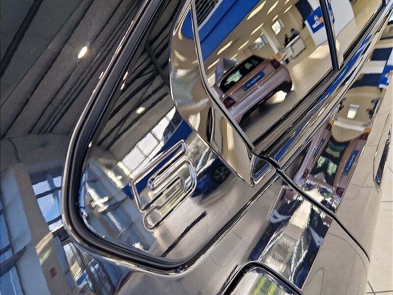 More views of BMW i5