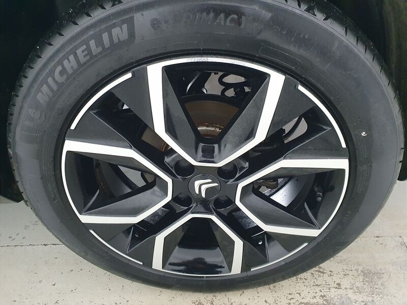 More views of Citroen e-C4 X