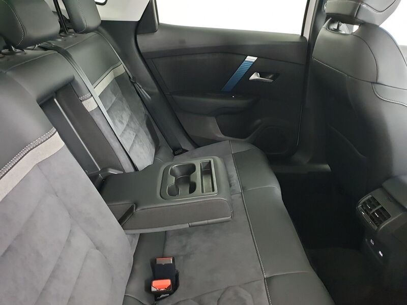 More views of Citroen e-C4 X