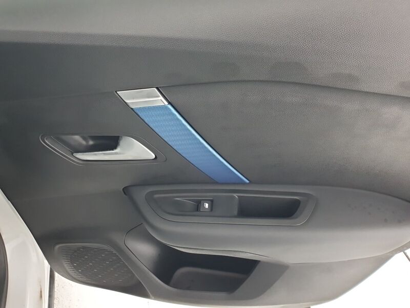 More views of Citroen e-C4 X