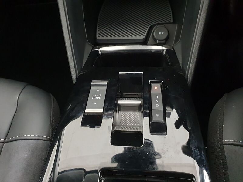 More views of Citroen e-C4 X