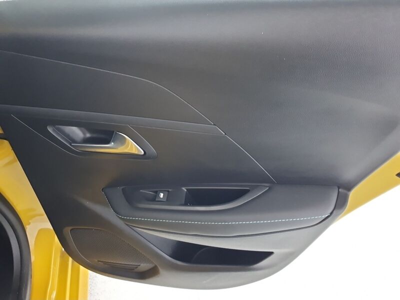 More views of Peugeot 208