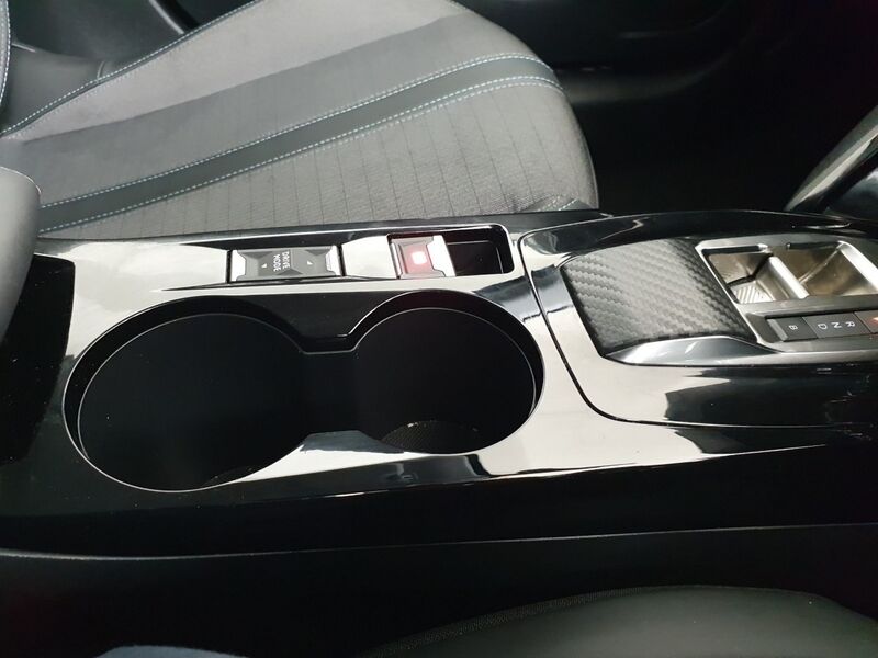 More views of Peugeot 208