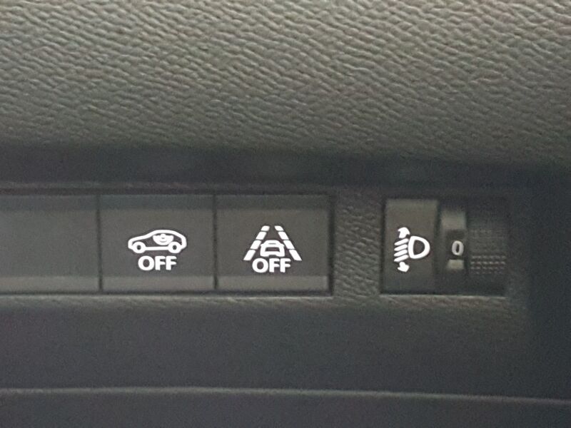 More views of Peugeot 208