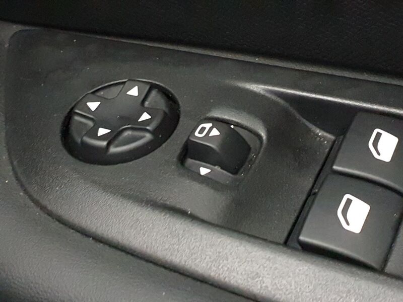 More views of Peugeot 208