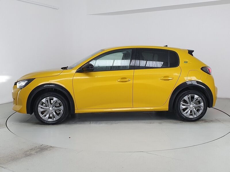 More views of Peugeot 208