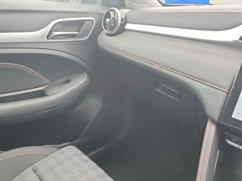 More views of MG ZS