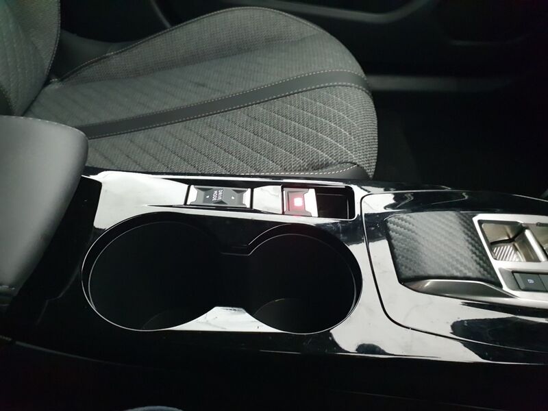 More views of Peugeot 2008