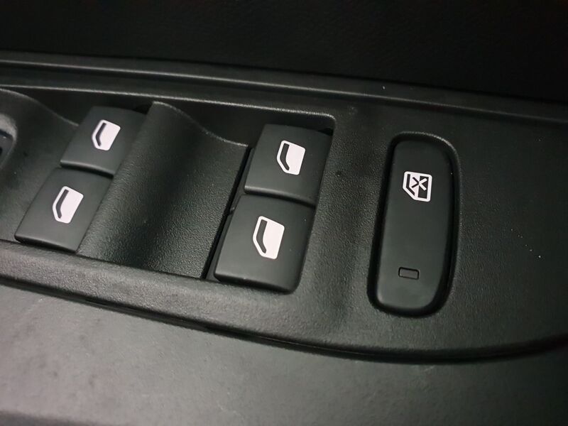 More views of Peugeot 2008