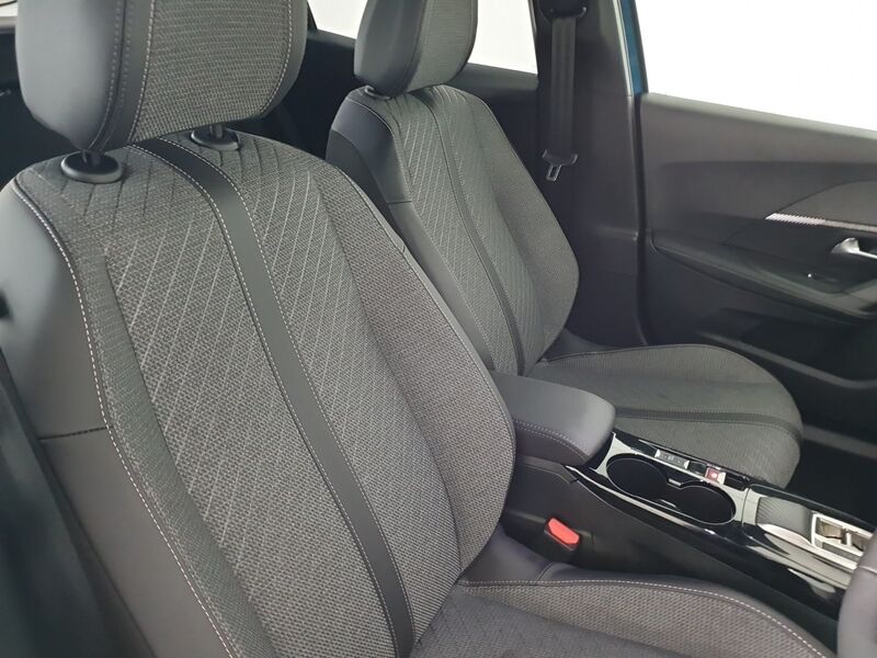 More views of Peugeot 2008