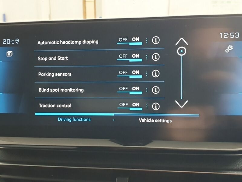 More views of Peugeot 5008