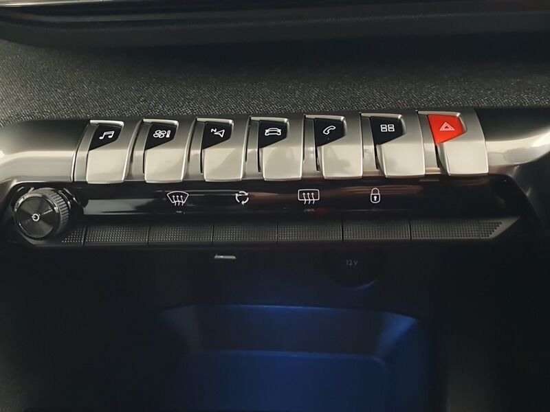 More views of Peugeot 5008