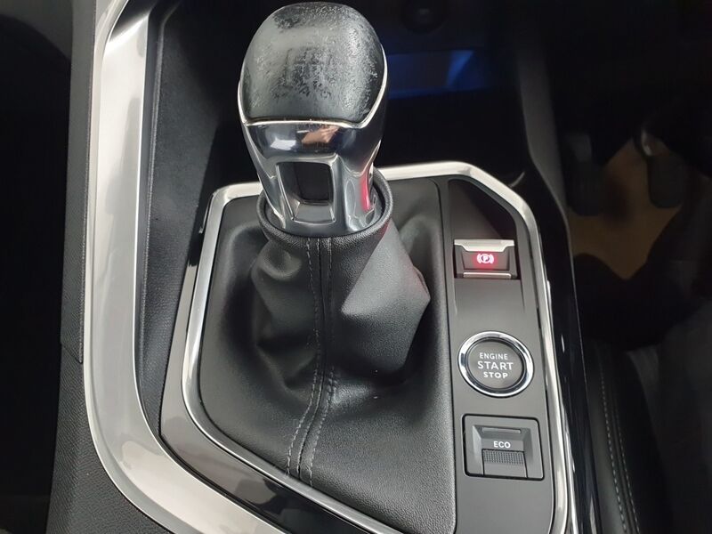 More views of Peugeot 5008