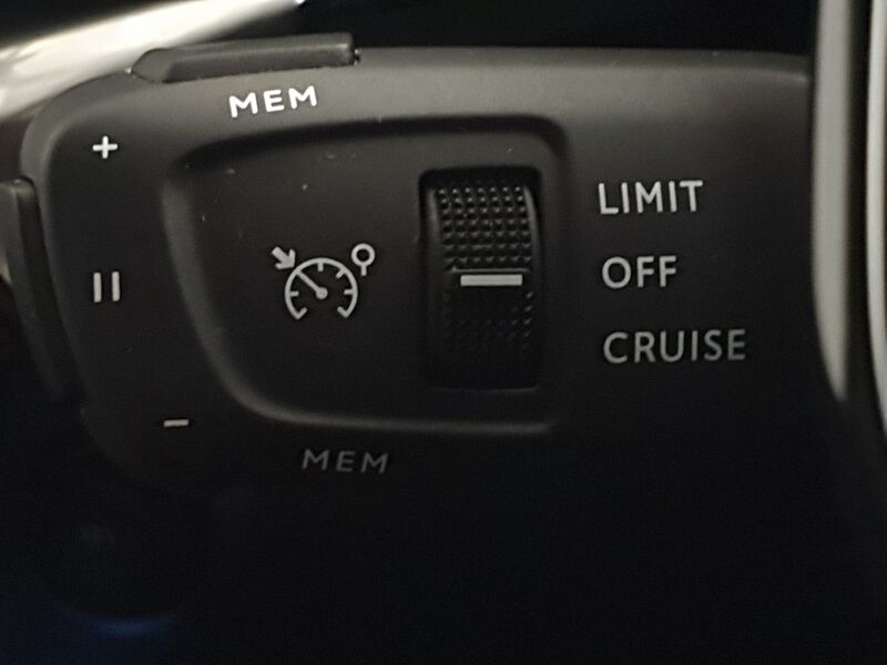 More views of Peugeot 5008