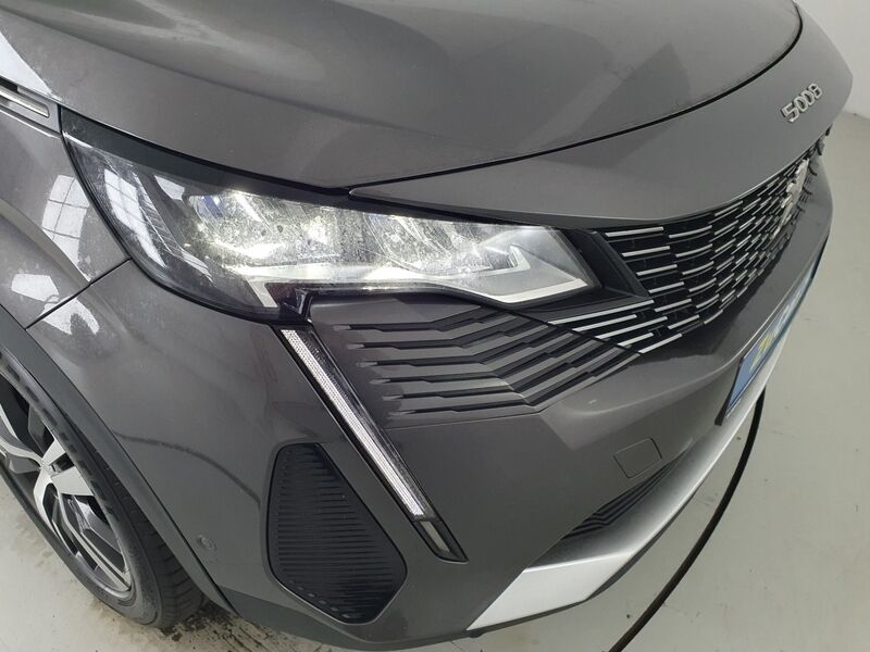 More views of Peugeot 5008