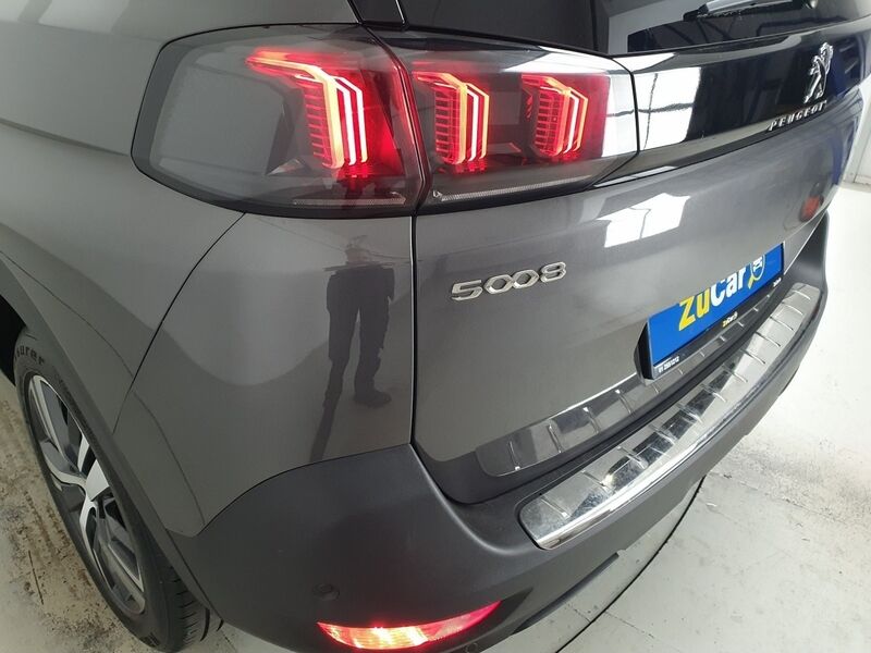 More views of Peugeot 5008