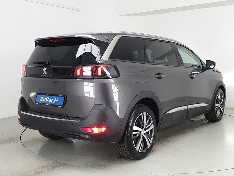 More views of Peugeot 5008