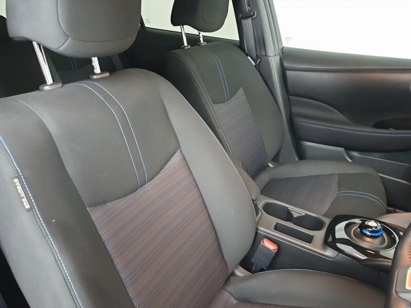 More views of Nissan Leaf