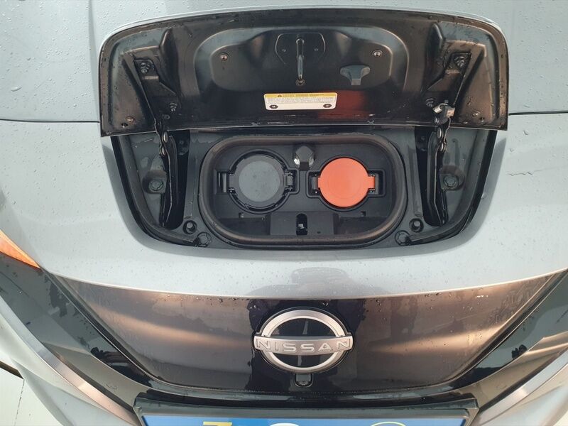 More views of Nissan Leaf