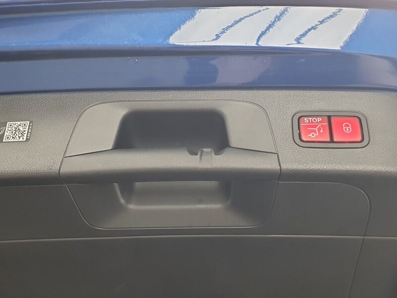 More views of Mercedes-Benz EQC