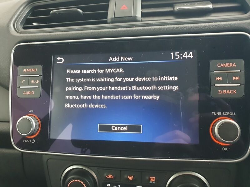 More views of Nissan Leaf