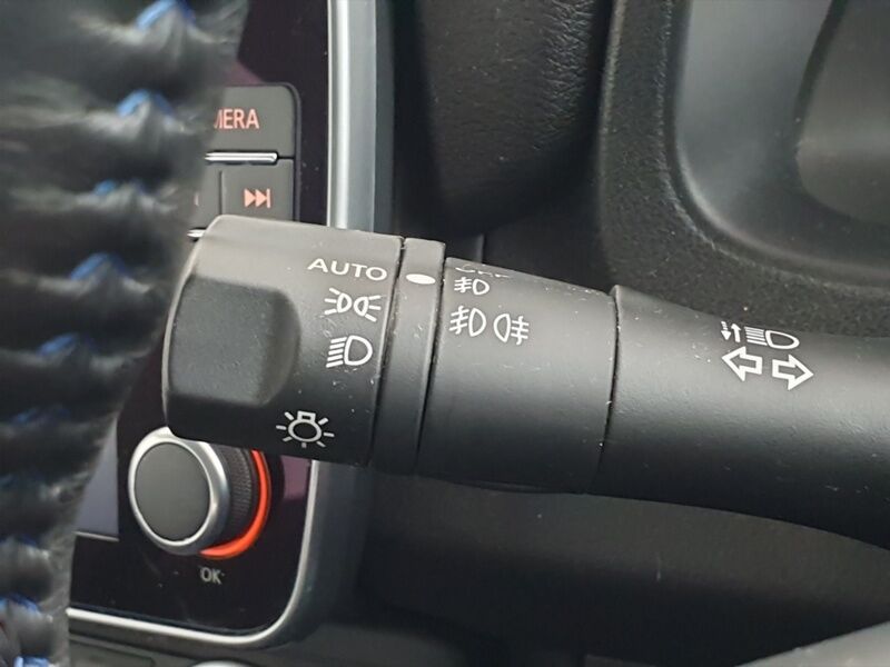 More views of Nissan Leaf