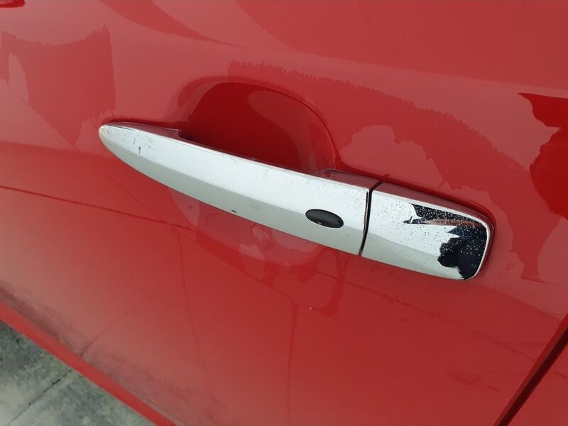 More views of Nissan Leaf