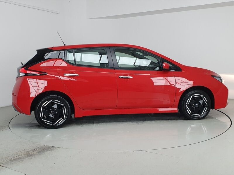 More views of Nissan Leaf