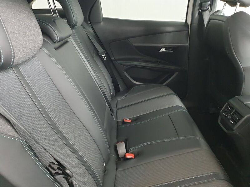 More views of Peugeot 3008