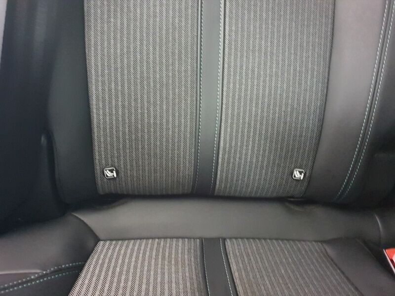 More views of Peugeot 3008