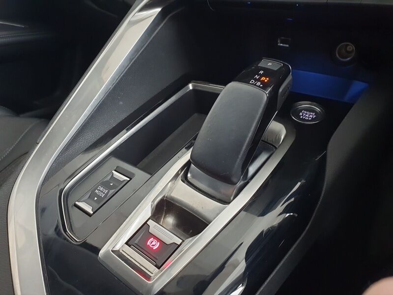 More views of Peugeot 3008