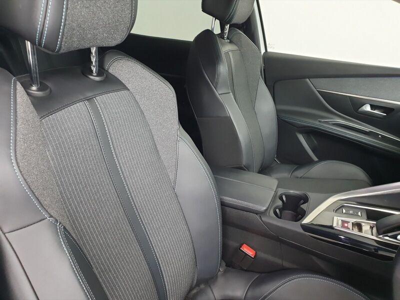 More views of Peugeot 3008