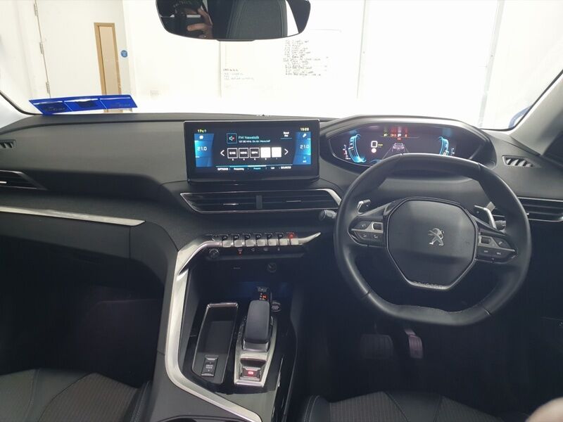 More views of Peugeot 3008