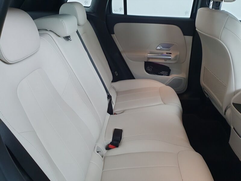 More views of Mercedes-Benz GLA