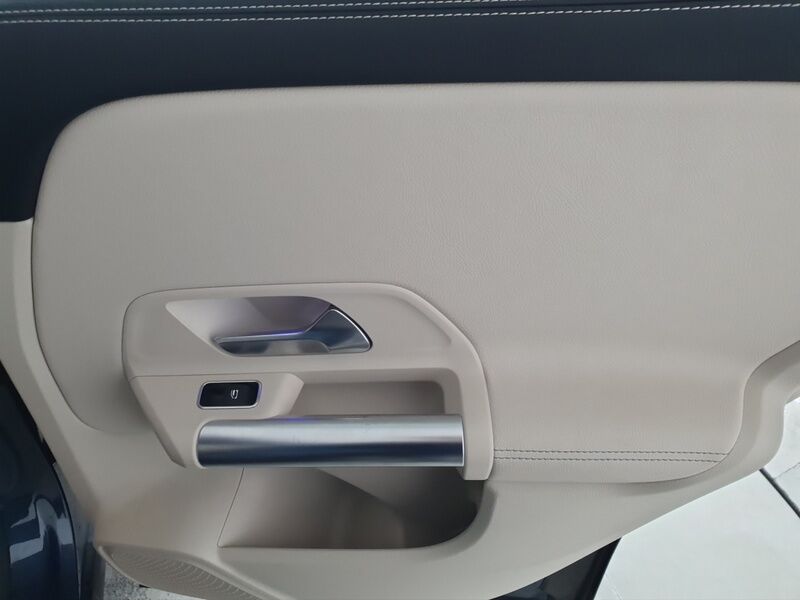 More views of Mercedes-Benz GLA