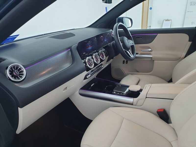 More views of Mercedes-Benz GLA