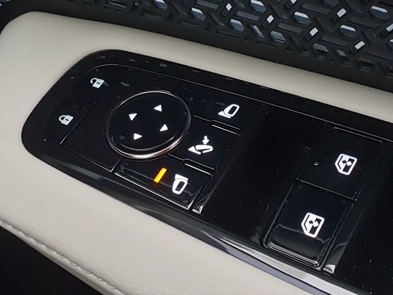 More views of Nissan Ariya