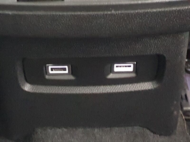 More views of Citroen e-C4 X